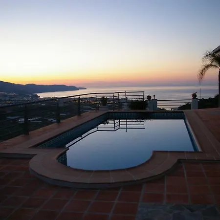 Alcahuey Villa Nerja